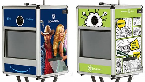 Fotobox mit Folierung und Branding auf einem Messestand