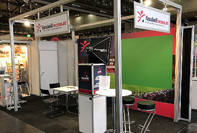 Fotobox Greenscreen am Messestand Fussballreisen