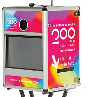 Fotobox foliert im Erste-Bank-Design